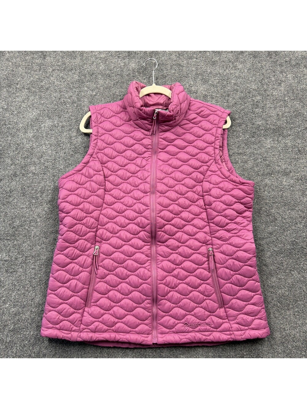 WOMEN'S SIZE XL "FREE COUNTRY" LIGHT PURPLE QUILTED FULL ZIP SLEEVELESS VEST